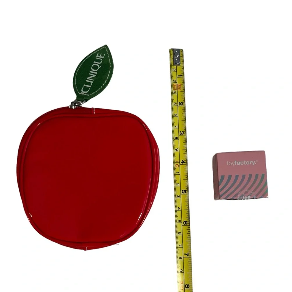 Clinique zipper bag & 2.2g TOYFACTORY setting powder